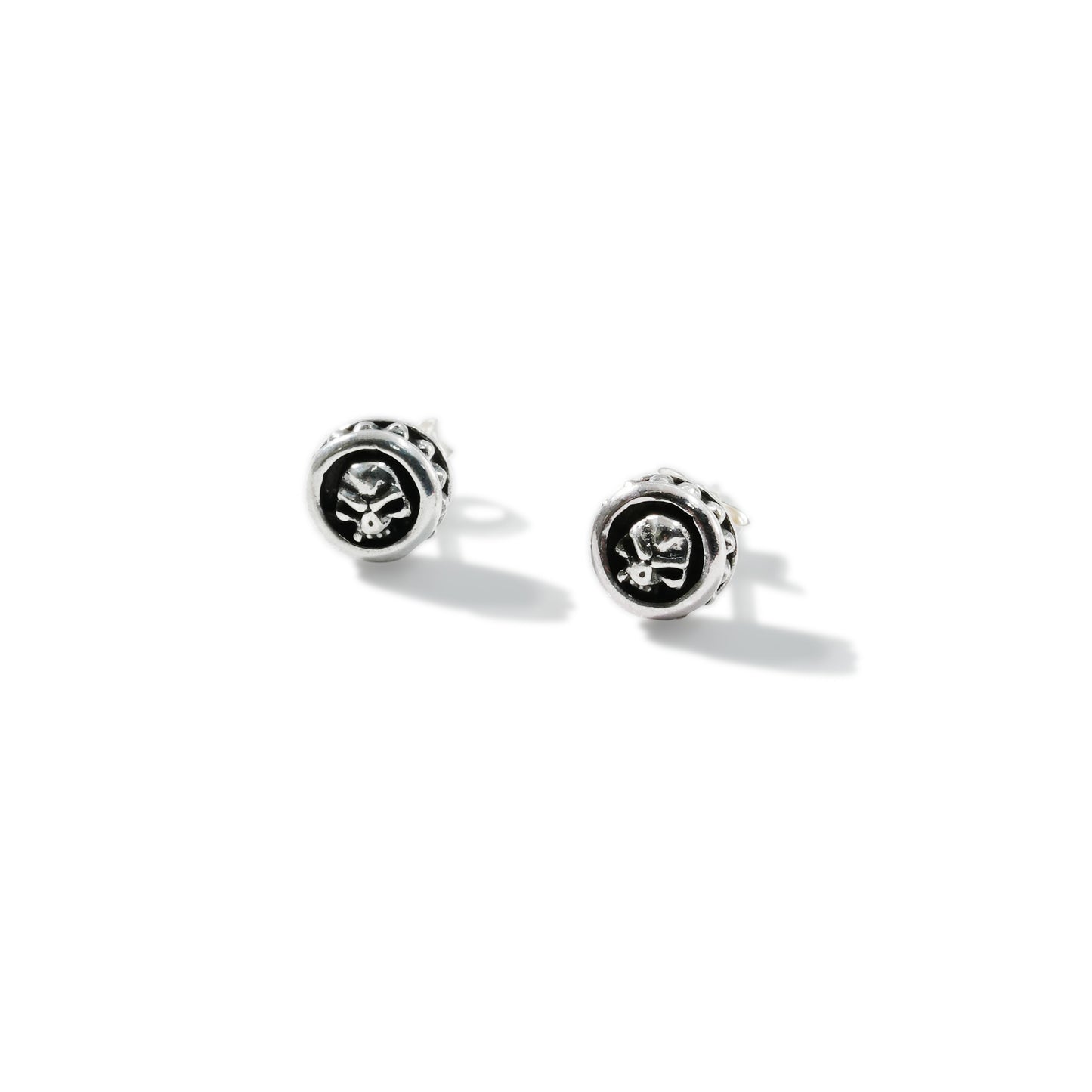 EARRING STUD ROUND SKULL WE382